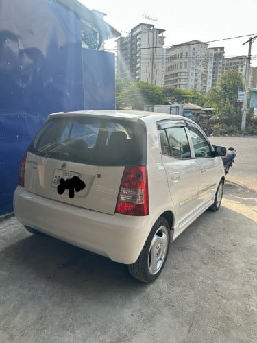 ឡានខ្ចីខ្លាំង