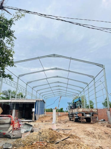 មានទទូលធ្វើឃ្លាំង និងកៅឡាក់