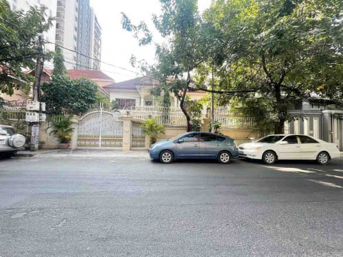 ហាងអាងទឹកសម្រាប់ជួល នៅបឹងកេងកង១