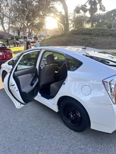 រថយន្តសំរាប់លក់ក្នុងតំលៃពិសេស