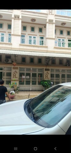 ផ្ទះ​លក់​បន្ទាន់​ ទិញ​ហើយ​អត់​ទាន់បាន​នៅ​