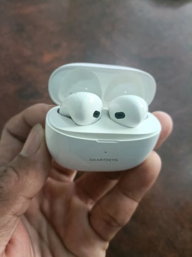 កាសស្តាប់តន្ត្រីថ្មកាន់បានជាង២០ម៉ោង