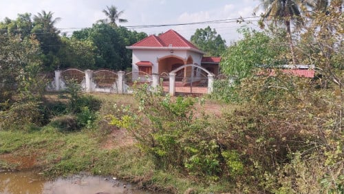 ដីផ្ទះលក់