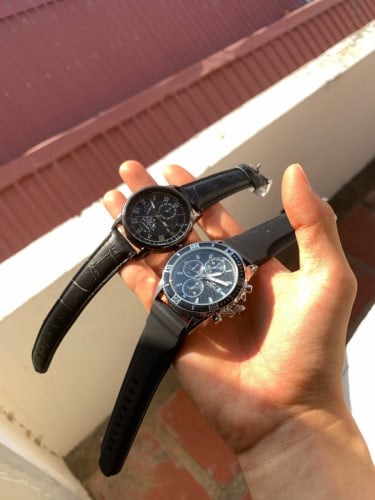 នាឡិការមួយគូ