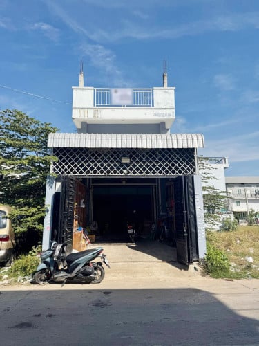 ផ្ទះសម្រាប់លក់ នៅកំបូលជិតផ្លូវជាតិលេខ4