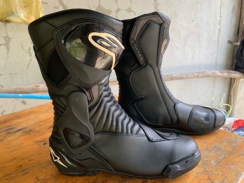 ស្បែកជើងលក់ 40$