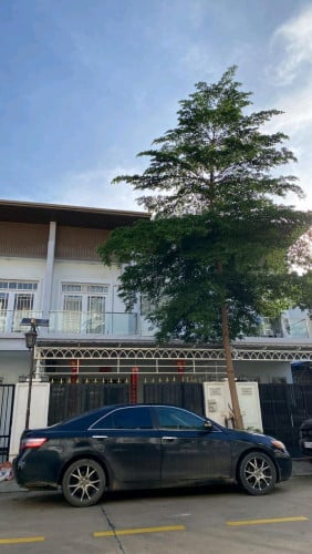 ផ្ទះលក់ប្រញាប់លុយ5ម៉ឺនជាងទេ លក់ខាត១ម៉ឺនជាង