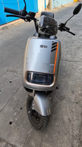 ម៉ូតូអគ្គិសនី នៅថ្មីស្អាត ទើបជិះ6រយគីឡូជាងទេ