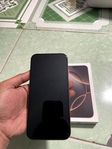 ទូរសព្ទនៅស្អាតមានប្រអប់ការទិញមកថ្មី 99%