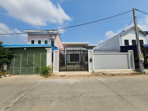 ផ្ទះសម្រាប់ជួល - House for Rent