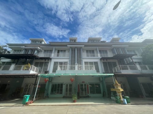 វីឡាកូនកាត់LA សម្រាប់ជួល | Link houses LA for Rent