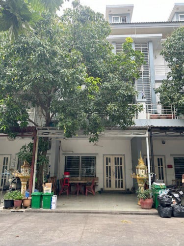 វីឡាកូនកាត់ LA សម្រាប់លក់ | Link Villa LA For Sale in Borey Penghuot Boeung Snor