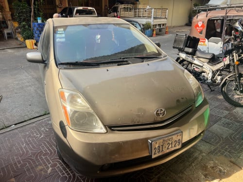 ឡានPrius 2006  Full  ម្ចាស់ដេីម​ អាគុយ​ ABS ល្អ
