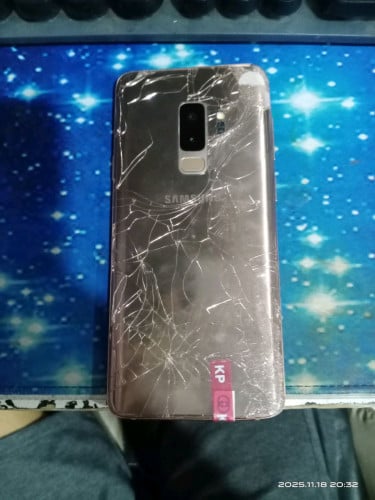 លក់ទូរស័ព្ទ Samsung Galaxy S9+ 10$ លេខ 0963008449 បែកអេក្រង់នឹងខ្នងក្រោយ ម៉ាស៊ីននៅស្អាតប្រើបាន