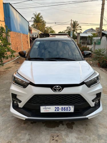 ឡាន​លក់​TOYOTA​RAIZE  GR 025កាង​ស្មាច់​ដំបូល​ខ្មៅ​