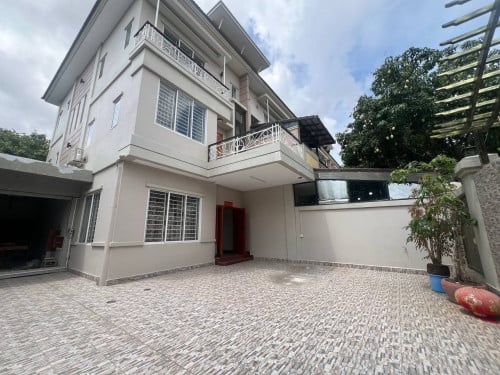 វីឡាភ្លោះសម្រាប់ជួល | Twin A Villa For  Rent