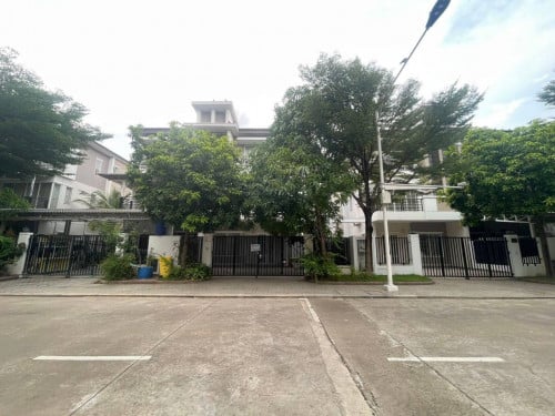 វីឡាភ្លោះ សំរាប់លក់ 🏠