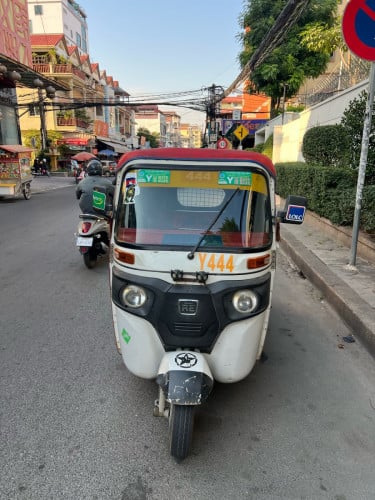 017 លក់ ស្ទើរបាត មុខ