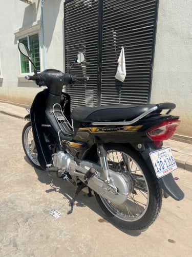 022 ម្ចាស់ដេីម​ សំណុំ​ ម៉ាស៊ីន​មុឺង​ លក់$21,50