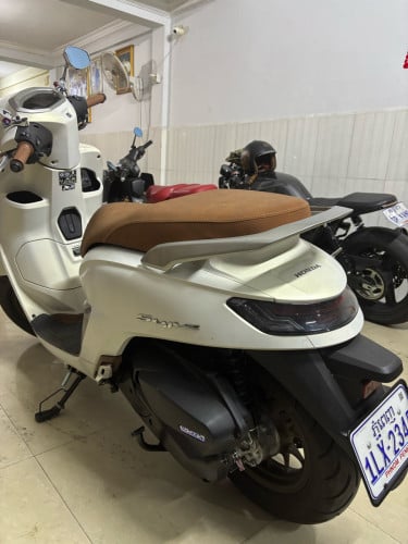 Honda Stylo ឆ្នាំ2025 ABS មានពន្ធ គីឡូ3ពាន់តិច ផ្លាកលេខកំម៉ុង់ 1LX2345 លេខឡើង ម៉ាសុីនខ្ជី