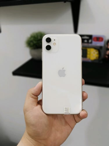 iPhone 11 64g ស្អាត98% សានុំដូរថ្មហើយ 100%