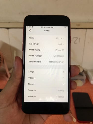 iPhone SE 2020 LLA សាណុំ