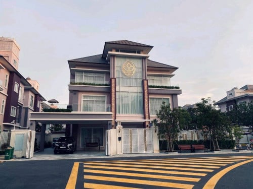King Villa ផ្ទះកែង ទល់មុខសួនធំបុរី