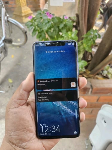 mate 20pro 6G 128G ជាំអេក្រង់