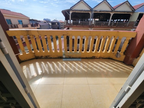 N673 | Nice Balcony 1 Bedroom Furnished Apartment Near Street 2004