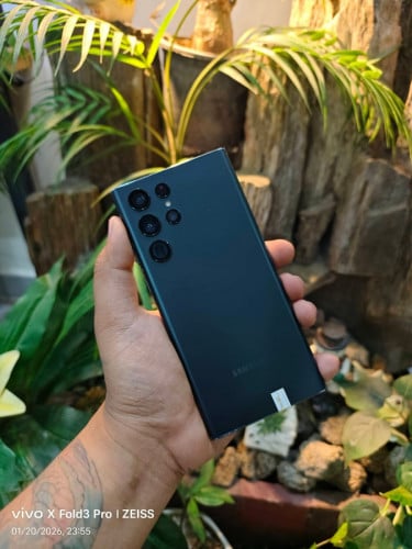 Samsung galaxy S22 Ultra/ram8/128G/(ក្រុមហ៊ុនសុីម2)