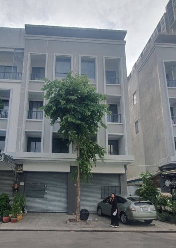 Shop House Available for Rent