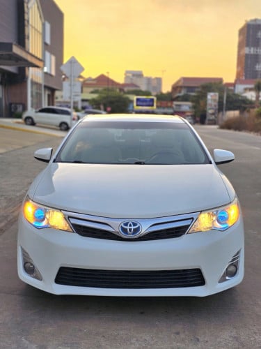 Toyota Camry Hybrid XLE 2013 Full Option