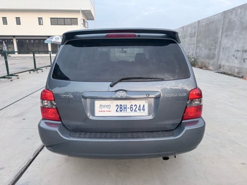 Toyota Highlander 2005 V4 ប៉ុងមួយ កៅអីចុច ក្នុងលឿង ពណ៌គយ ប្រភេទឡានមូលសានុំ តុបតែងហើយស្អាត