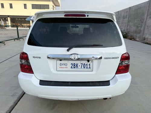 Toyota Highlander 2005 V4 ប៉ុងមួយ កៅអីចុច 3ជួរ ក្នុងលឿង ប្រភេទឡានមូលសានុំ តុបតែងហើយស្អាត