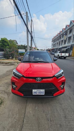 Toyota Raize2022 Full Option ដំបូលខ្មៅ ម្ចាស់ផ្ទាល់ ត្រូវការលក់ប្តូតសេរីថ្មី