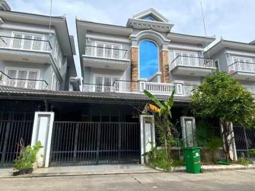 Twin Villa for rent at Russey Keo