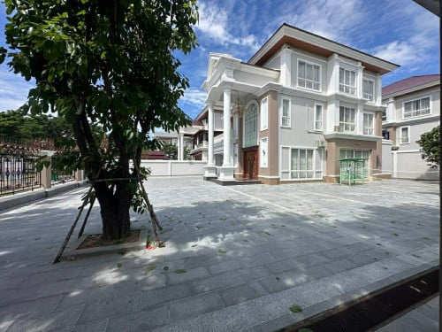 Villa queen peng hout 5 bed room