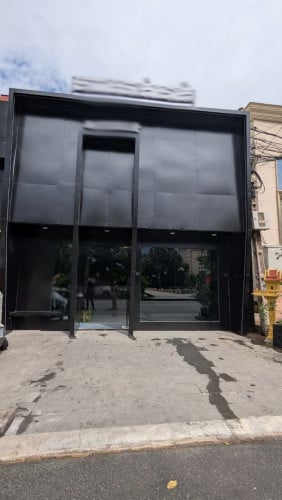 ហាងសម្រាប់ជួលលើផ្លូវធំ ជិតវិមានឯករាជ្យ