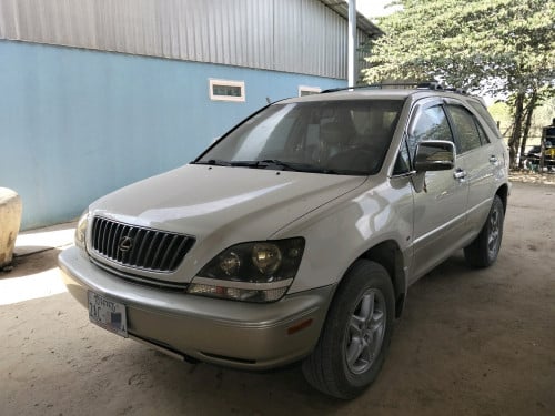 ឡានលក់០០ប៉ុង១ ឡានថ្មីស្រុីនយួយជុំ