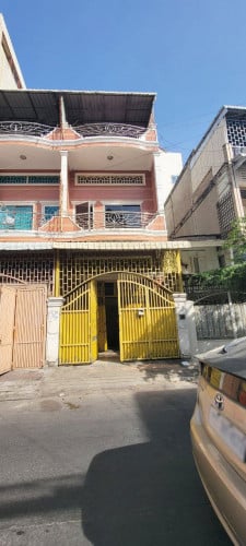 ផ្ទះអាជីវកម្មសំរាប់ជួលលើផ្លូវអ៊ូអរម្ដងផ្សារដេប៉ូ