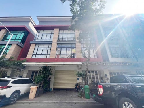 ផ្ទះអាជីវកម្ម សម្រាប់លក់ ក្នុងបុរីប៉េងហួតបឹងស្នោរ