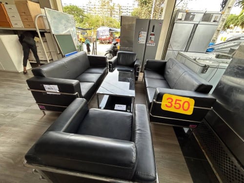 សាឡុង​ស្បែក​១ឈុត​