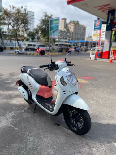 ម៉ូតូជិះផ្ទាល់ខ្លួនម្ចាស់ដើមនៅថ្មីណាស់