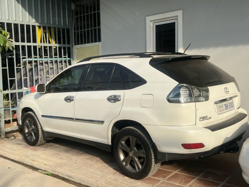 ឡានលក់ឆ្នាំ06ប៉ុង២