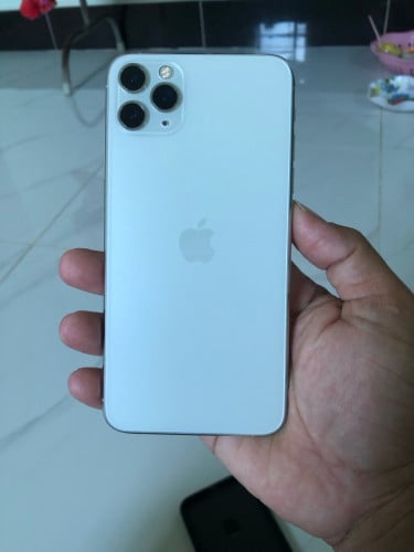 លក់ប្រញ៉ាប់លុយ 11 pro max 256g អេក្រង់Gx សុីន អត់ស្កេន ថ្ម85%កាន់