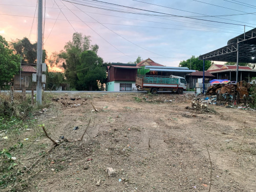 ដីលក់ ទំហ៊ំ 17.5mX80m(ប្លង់រឹង)️ទីតាំងស្ថិតនៅភូមិសណ្តាន់ឃុំសណ្តាន់ស្រុកសំបូរខេត្តក្រចេះ