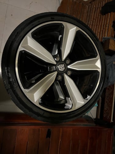 យ៉ាន់រង្វង់18x8J នៅស្អាតដឺឡេរ 23»24 ដាក់ត្រូវ Camry Crv Gs