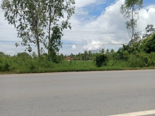 ដីលក់ជាប់ផ្លូវជាតិលេខ 3 ស្រុកឈូក ខេត្តកំពត