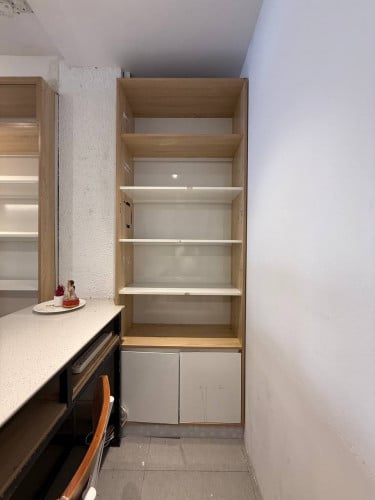 ទូសម្រាប់លក់ តម្លៃ $45 ទទឹង87សង់ទីម៉ែត.កំពស់2.43ម៉ែត (មាន1ទូ)