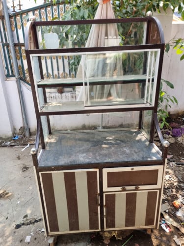 ទូកាហ្វេលក់ 90%